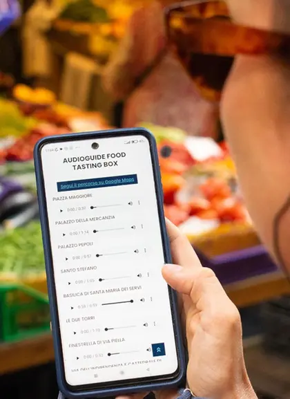 Audioguía interactiva que te explica los lugares visitados en este tour gastronómico por libre en Bolonia.
