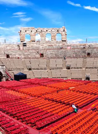 Interior del Arena, al que tendrás acceso sin colas.