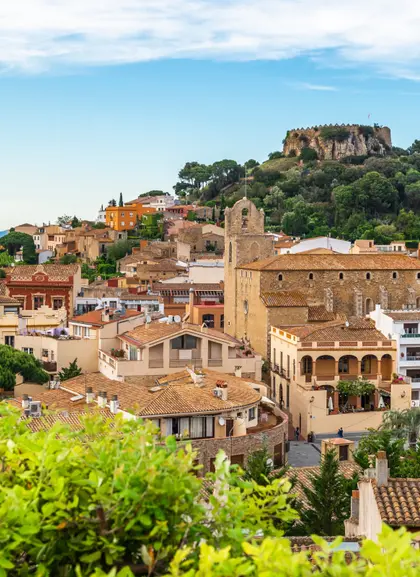 En Begur, te espera un destino histórico y encantador en plena naturaleza.