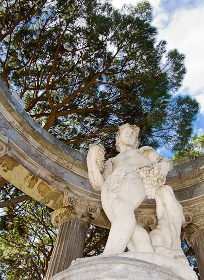 Detalle de las obras que podemos encontrarnos en estos famosos jardines.