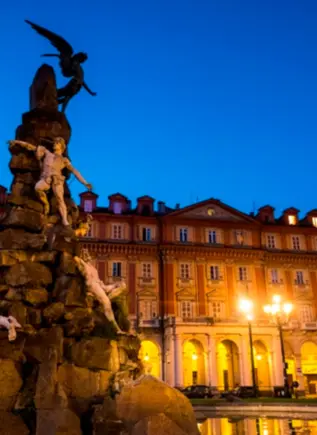 La ruta nos llevará por algunas de las plazas más emblemáticas de la localidad.