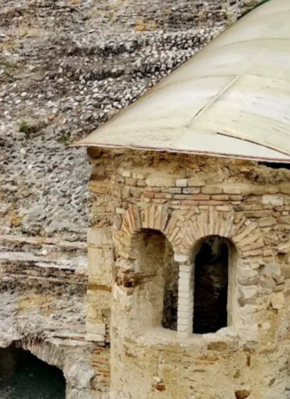 Antiguo teatro de Durres, del que conocerás su historia en esa excursión.