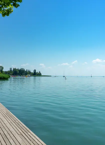El lago Balaton tiene 197 km de costa, que podrás recorrer en esta excursión desde Budapest.