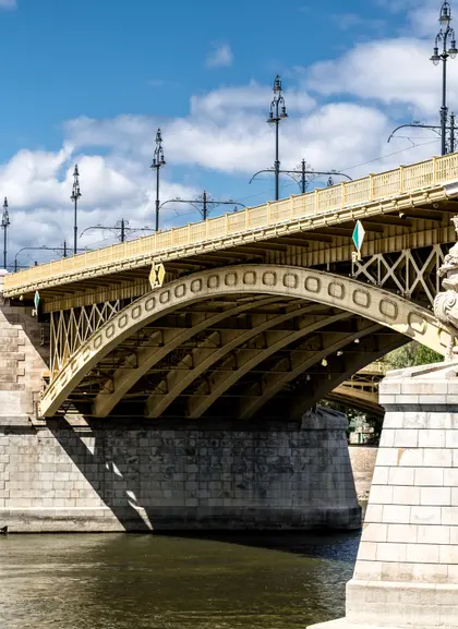 También pasaremos por el Puente de Margarita para llegar a Buda.