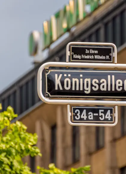 Señal de la calle principal de Düsseldorf (Königsallee)