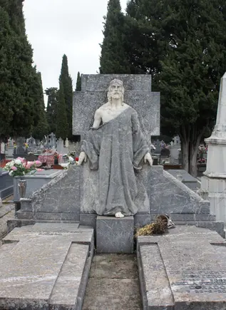 Escultura en el cementerio de Ciudad Real