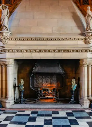 Impresionante vestíbulo en el interior del Castillo de Edimburgo.