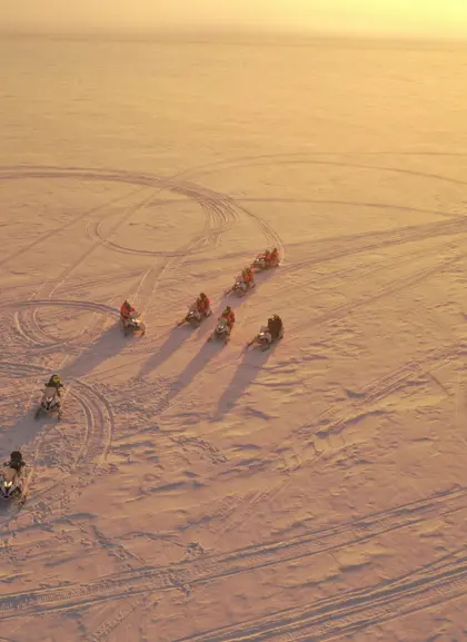 Motos de nieve en el glaciar de Langjökull