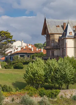 La mansión del Duque de Almodóvar del Río en Comillas, Cantabria