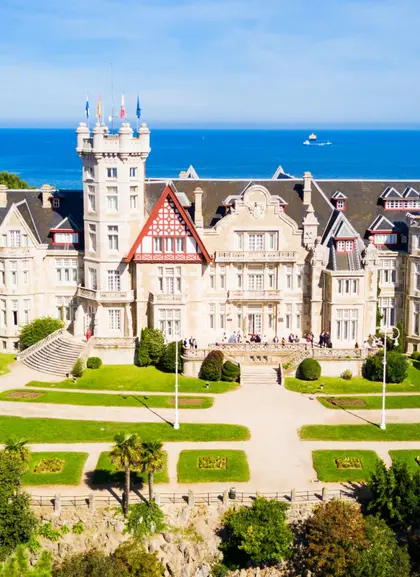 Palacio de la Magdalena en la península de Santander