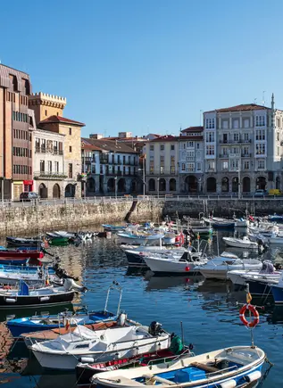 Pequeño puerto pesquero de Castro Urdiales, Cantabria