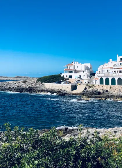 La Cala Torret en Menorca y sus aguas cristalinas