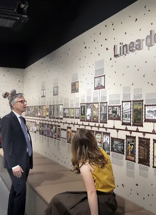 La línea del tiempo, expuesta en una de las salas del Museo Choco Story.