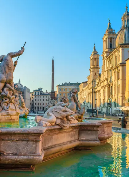 La icónica Plaza Navona de Roma en un día soleado