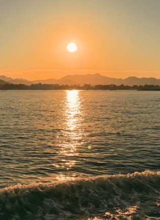 Atardecer en la bahía de Alcudia en Mallorca
