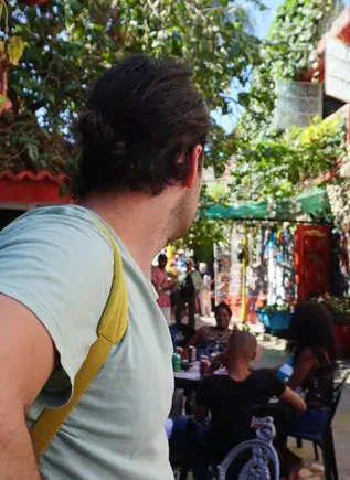 Numerosas obras de arte en el callejón Hamel en la Habana