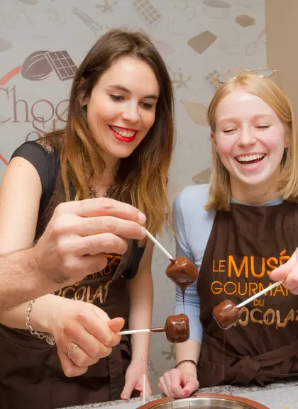 Degustación de chocolate. Delicados, intensos, frutales, terrosos… cada trozo cuenta una historia distinta.