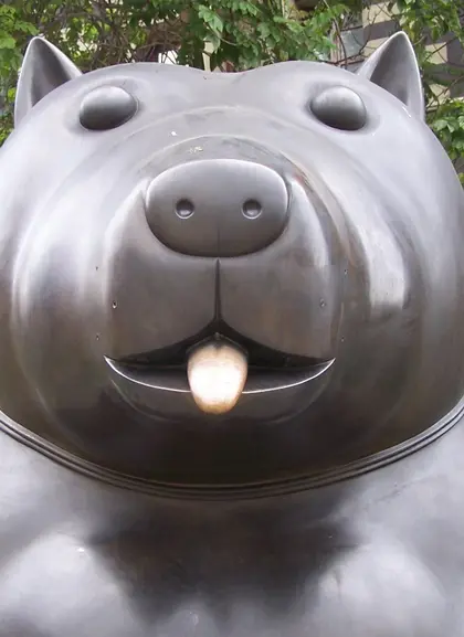 El gato más icónico de la plaza de Botero, una escultura perfecta para fotografiar.