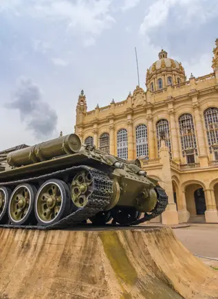 Imagen de la parte exterior del Museo de la Revolución, La Habana