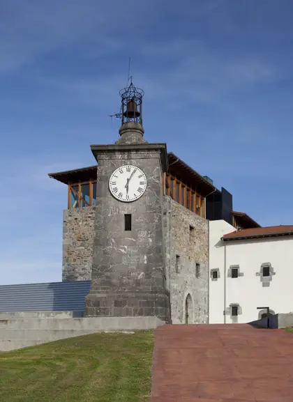 La Torre Madariaga en la Reserva Natural de Urdaibai, Vizcaya