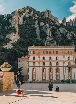 Excursión a Montserrat, Tarragona y Sitges desde Barcelona
