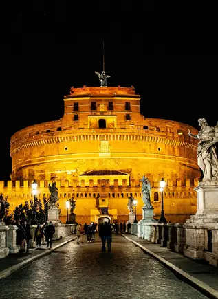 roma-nocturna-calles-iluminadas.jpg string