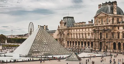 Exterior Museo del Louvre atracciones Turísticas en París