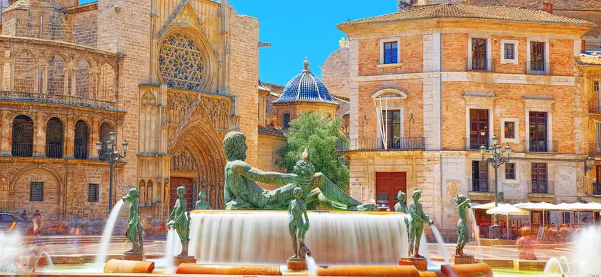 Fuente del Turia en la Plaza de la Virgen de Valencia