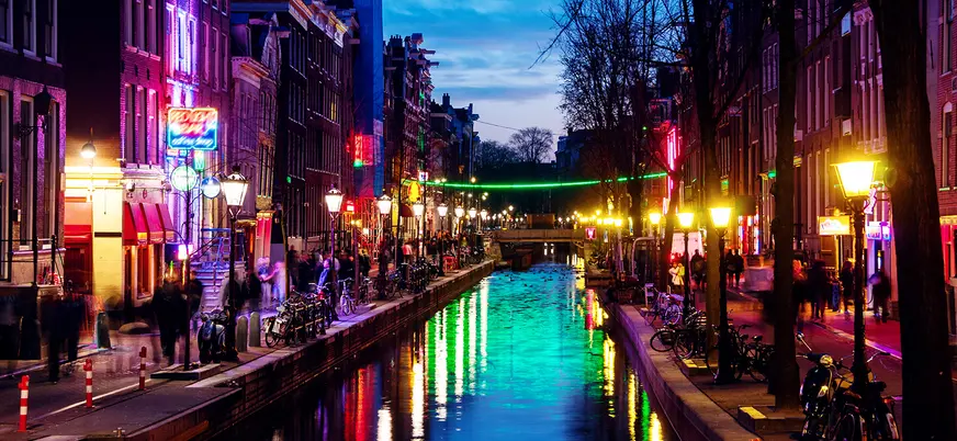 El espíritu de la tolerancia hacia el consumo de drogas blandas en el Barrio Chino.