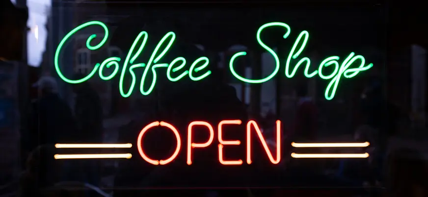 El pequeño barrio Nieuwmarkt se encuentra entre la zona roja.