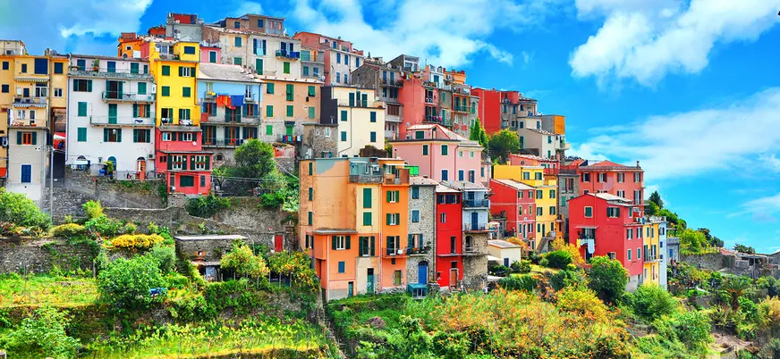Siéntate, relájate y siente la brisa marina acariciando tu piel descubriendo Corniglia.