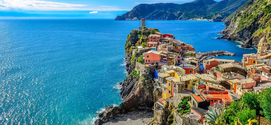 Panorámica de Vernazza en Cinque Terre, costa de Liguria