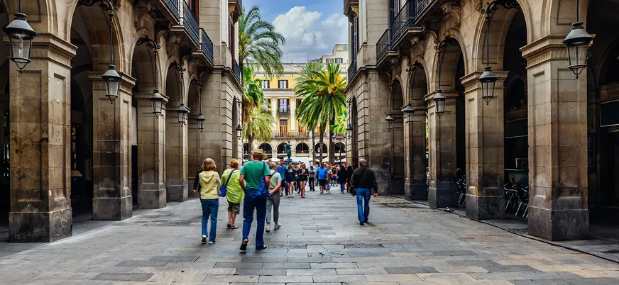 Acceso porticado a la Plaza Real de Barcelona