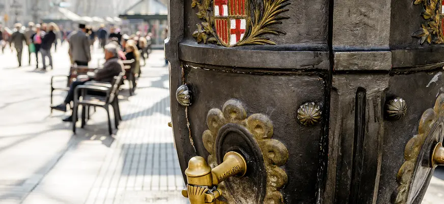 Fuente de Canaletes en La Rambla de Barcelona.