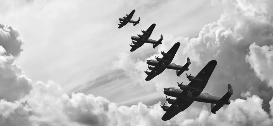 Aviones militares sobrevolando Cracovia durante la Segunda Guerra Mundial
