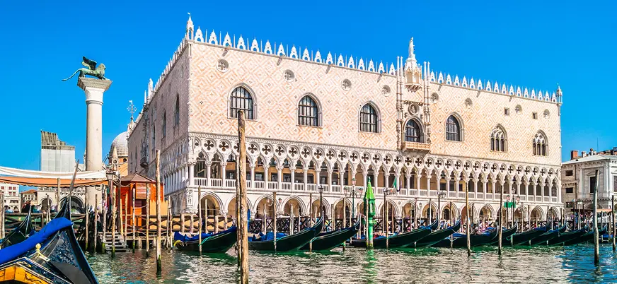Palacio Ducal junto al Gran Canal en el corazón de Venecia