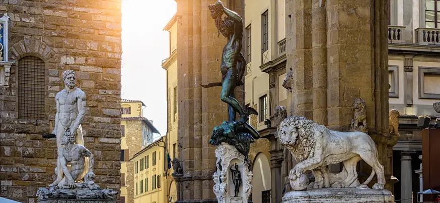 La Piazza della Signiora era uno de los puntos donde se realizaban ejecuciones públicas, y hay un nombre que resuena entre las paredes de sus edificios.