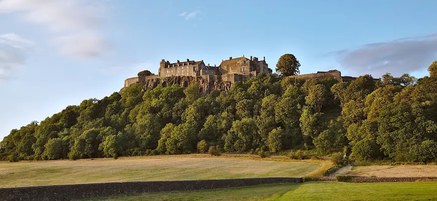 Vista panorámica del Castillo de Stirling, situado en una colina