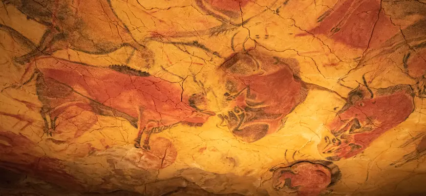Pinturas rupestres de bisontes en la Cueva de Altamira, Cantabria.