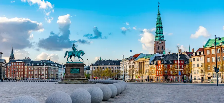 Estatua de Federico VII frente al Palacio de Christiansborg, Copenhague