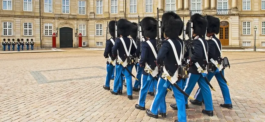 Guardia Real danesa en formación en Copenhague, Dinamarca