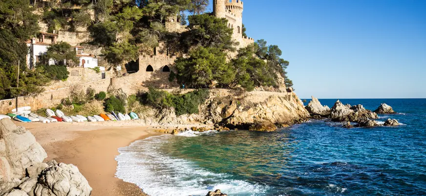 Castillo de Sant Joan en Lloret de Mar, fortificación medieval.