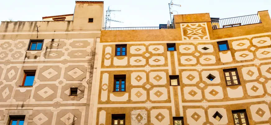 Fachadas decoradas del barrio del Born en Barcelona.