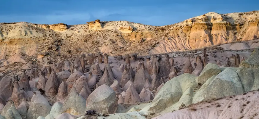 Formaciones de chimeneas de hadas en el Valle de los Monjes, Capadocia, Turquía