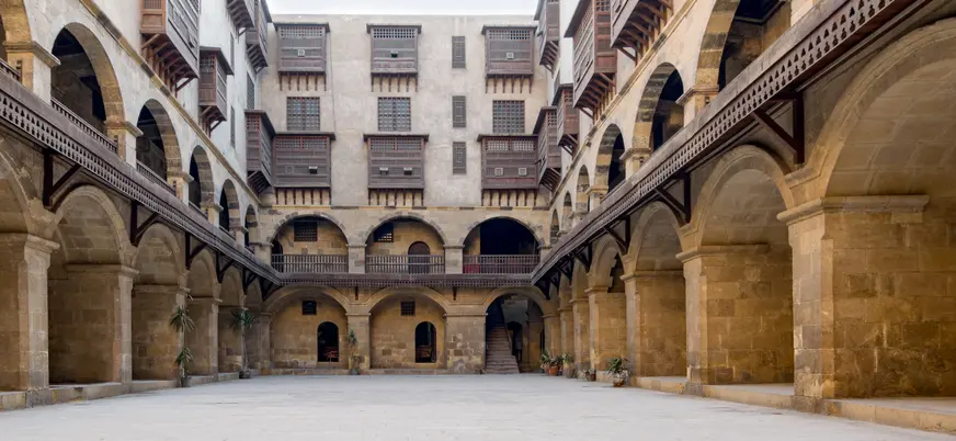Patio del caravanserai Sarıhan del siglo XIII en Capadocia, Turquía
