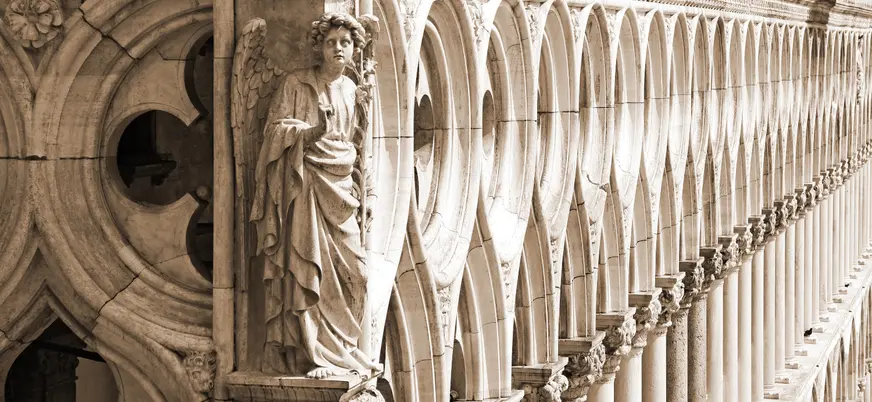 Detalles escultóricos del exterior del Palacio Ducal de Venecia
