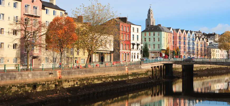 La mezcla entre tradición y modernidad nos regalará un paseo inolvidable por Cork y su colorido ambiente.