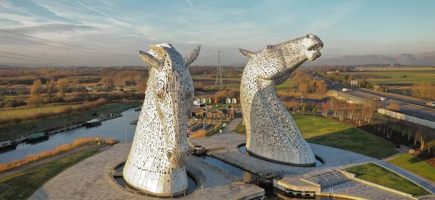 Esculturas de las cabezas de caballo conocidas como "The Kelpies", en el parque The Helix