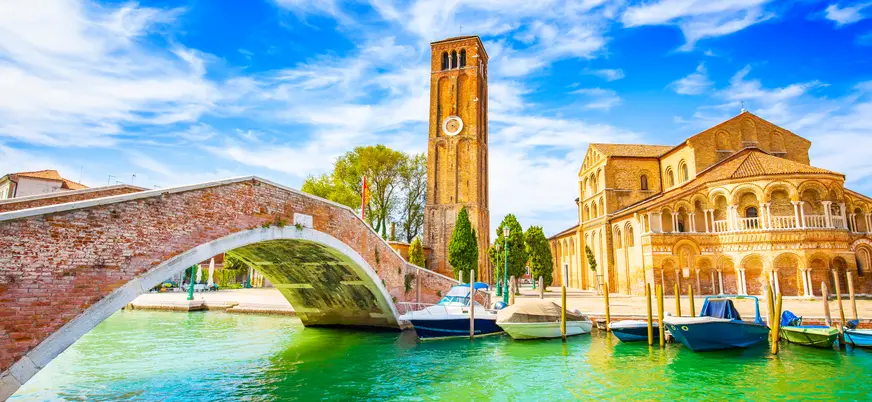 Generar alts dijo:  Basílica de Santa María y San Donato junto al canal de Murano, Venecia