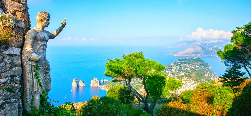  Jardines de Augusto en Capri, vista de la Bahía